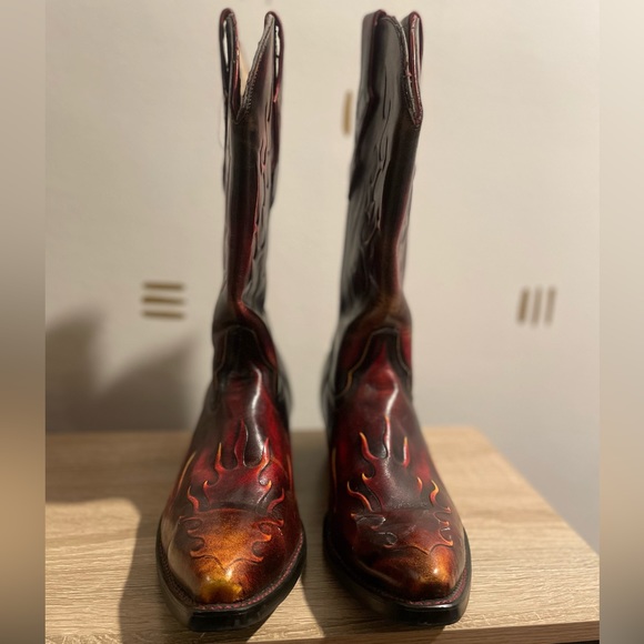 Durand go red flame boots.   Pointed toe - Picture 2 of 7